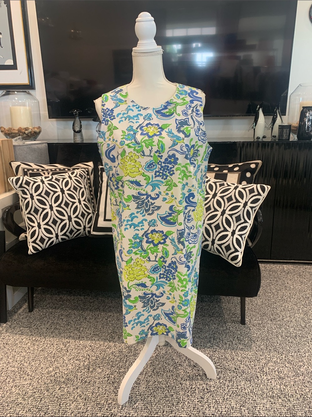 Tabi   Large  Floral Shift Dress in Blue, Green & White. New!